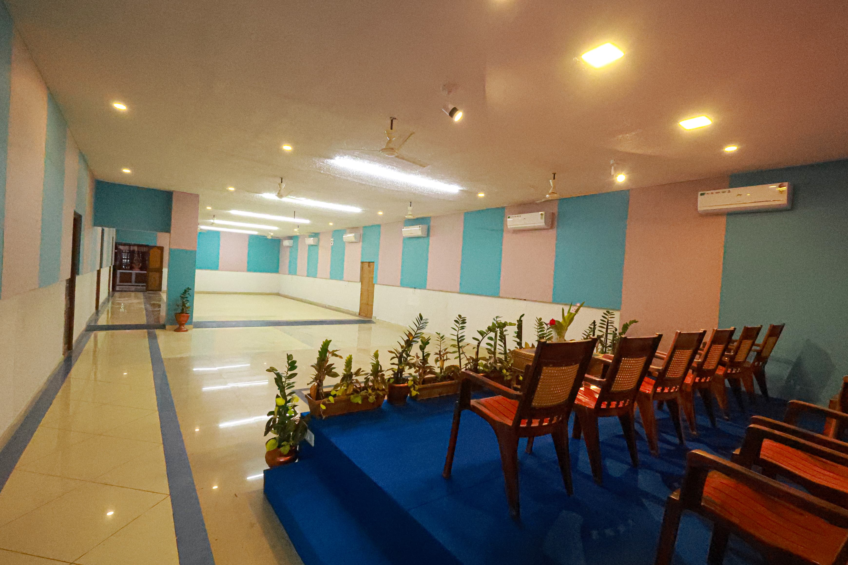 Intimate celebration by the backwaters